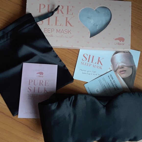 100% Mulberry Silk Sleep Mask With Silk Storage Pouch - Picture 1 of 7